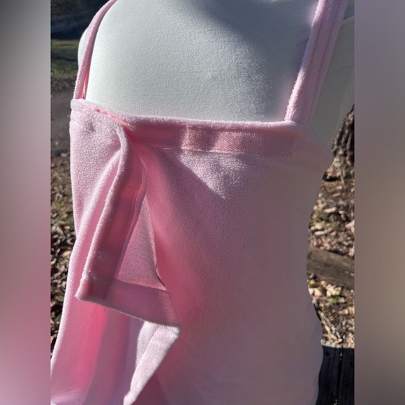 SOFT PINK WRAP AROUND TOWEL OUTFIT WITH A C MONOGRAM - Picture 5 of 8